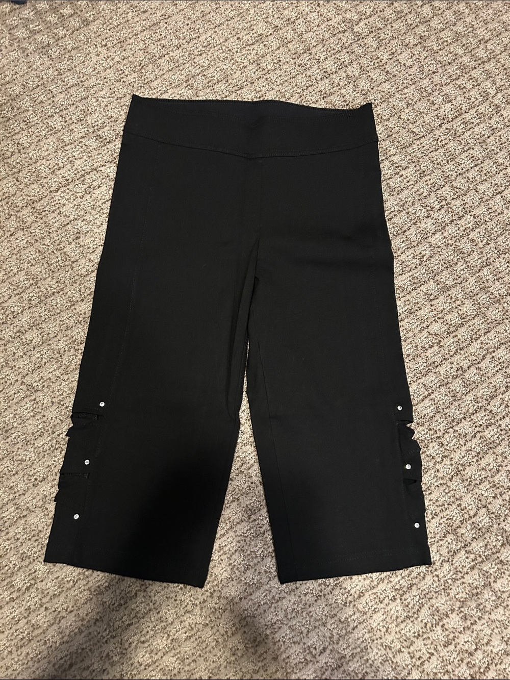 Peter Nygard Black Capri Pants with lattice /bling